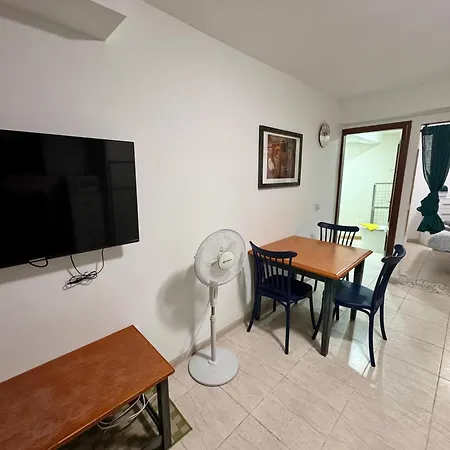 Апартаменти Sunny Poolside In Americas Адехе