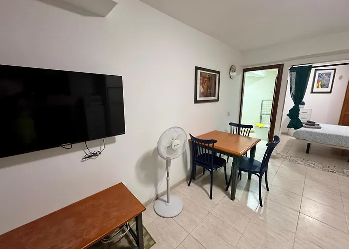 Апартаменти Sunny Poolside In Americas Адехе