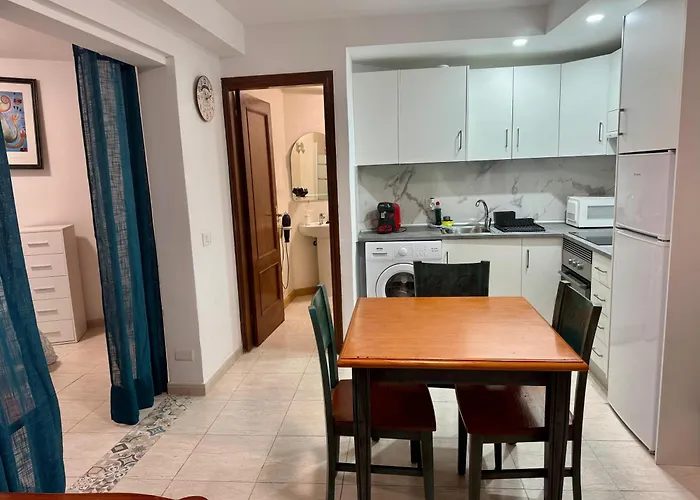 Апартаменти Sunny Poolside In Americas