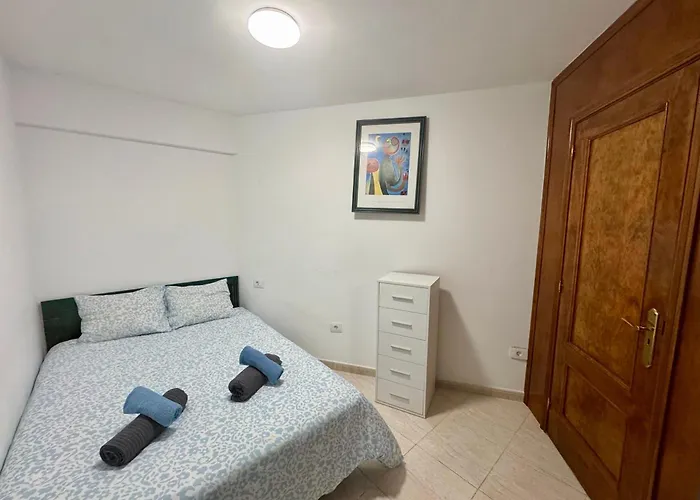 Sunny Poolside In Americas 아파트 *