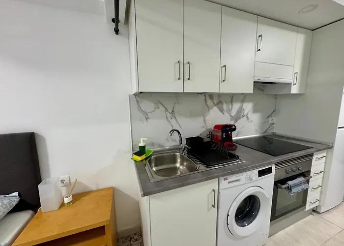 Sunny Poolside In Americas شقة