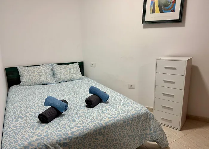 Sunny Poolside In Americas * أذيخي